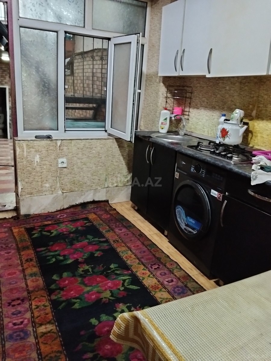 3 otaqlı Köhnə tikili, Memar Əcəmi m., Bakı