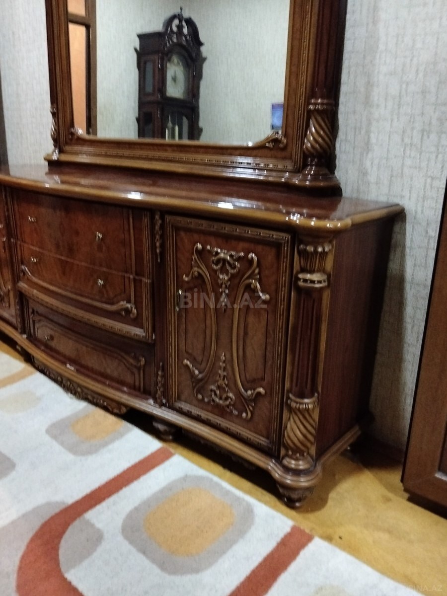 3 otaqlı Köhnə tikili, Memar Əcəmi m., Bakı