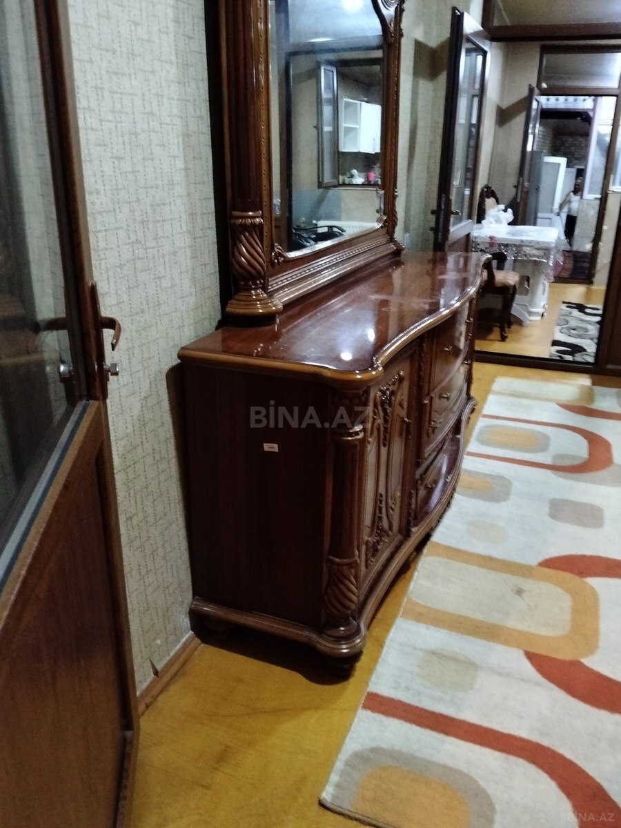 3 otaqlı Köhnə tikili, Memar Əcəmi m., Bakı