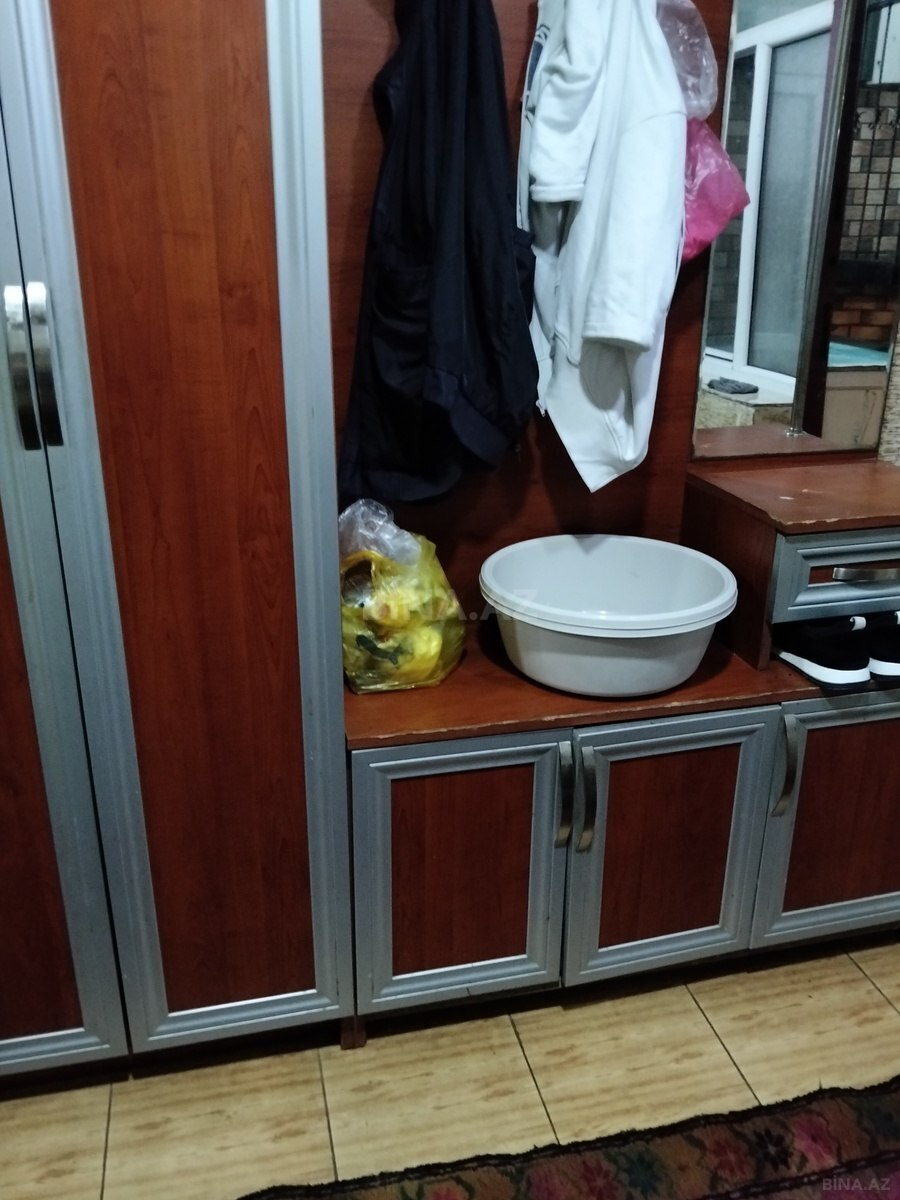 3 otaqlı Köhnə tikili, Memar Əcəmi m., Bakı