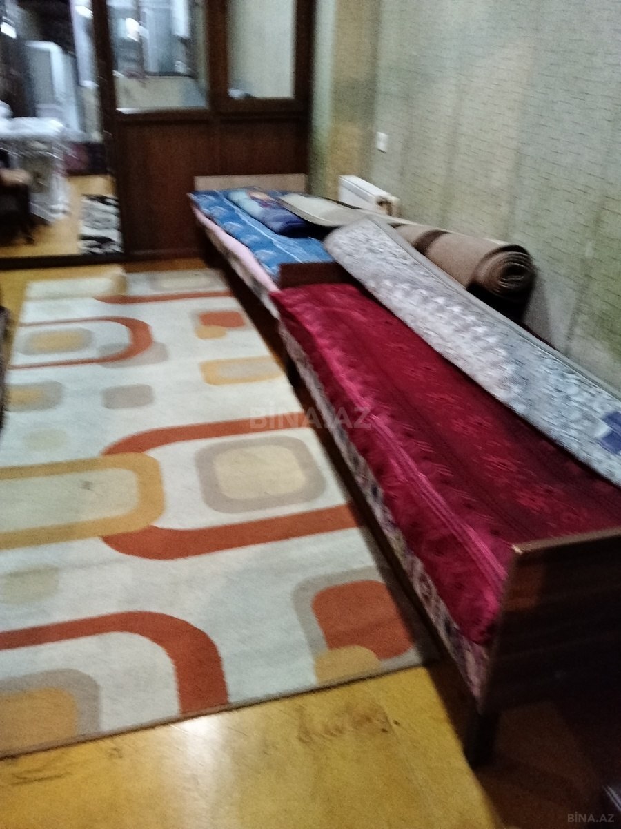 3 otaqlı Köhnə tikili, Memar Əcəmi m., Bakı