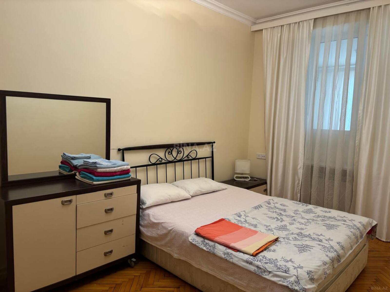 3 otaqlı Köhnə tikili, Sahil m., Bakı