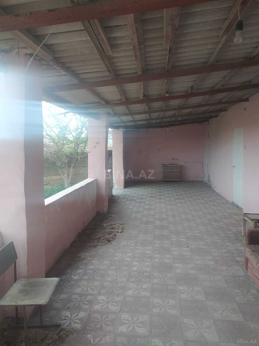 Torpaq Pirşağı q., Bakı