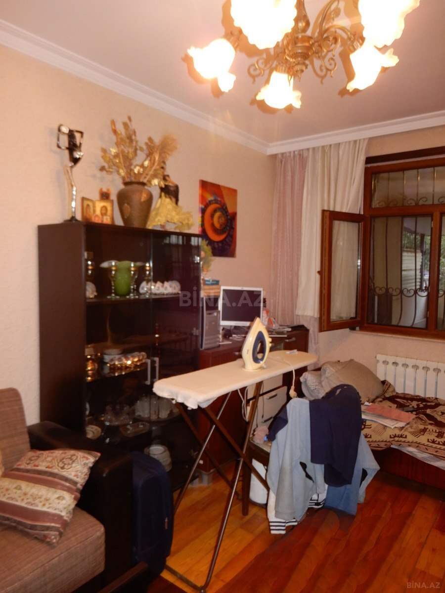 2 otaqlı Köhnə tikili, Memar Əcəmi m., Bakı