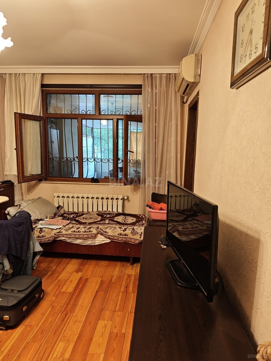2 otaqlı Köhnə tikili, Memar Əcəmi m., Bakı