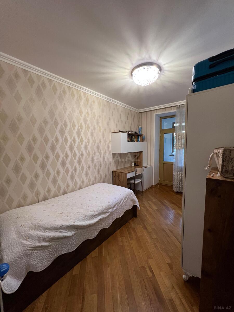 4 otaqlı Köhnə tikili, Bakıxanov q., Bakı