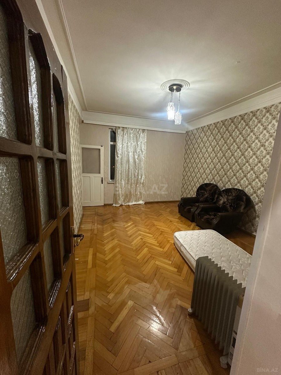 3 otaqlı Köhnə tikili, Neftçilər m., Bakı