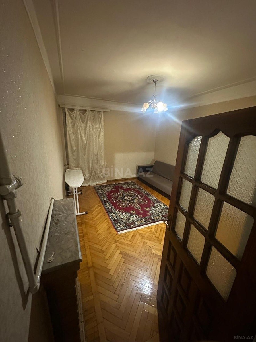 3 otaqlı Köhnə tikili, Neftçilər m., Bakı
