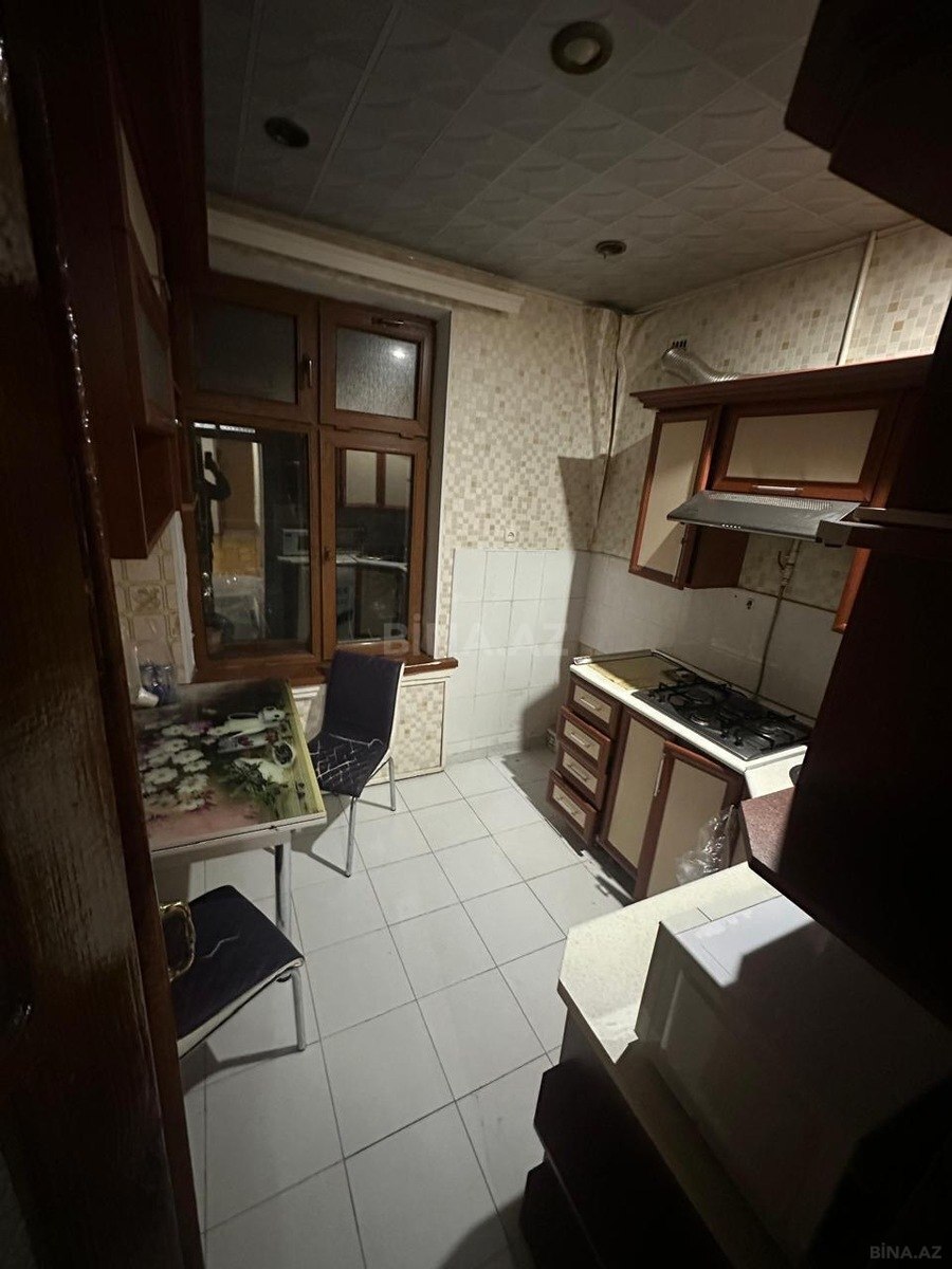 3 otaqlı Köhnə tikili, Neftçilər m., Bakı