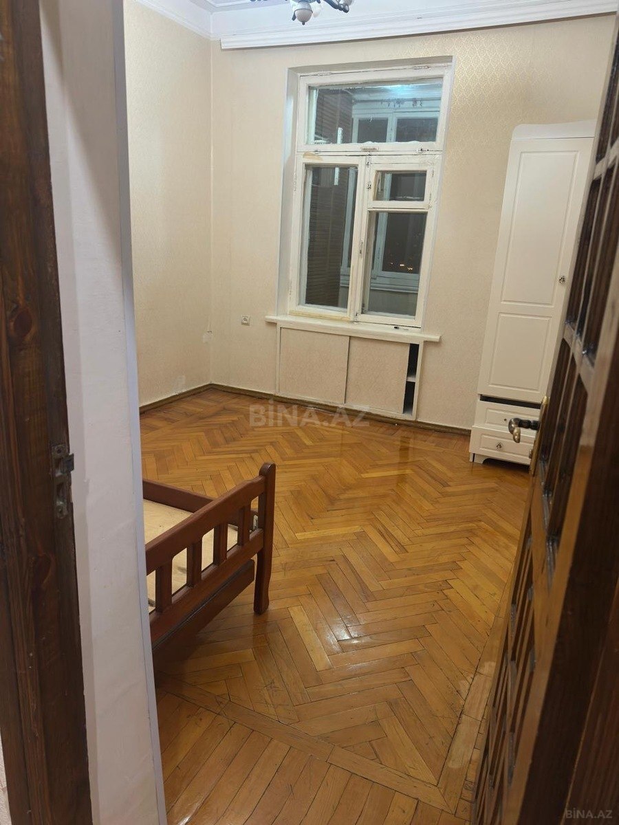 3 otaqlı Köhnə tikili, Neftçilər m., Bakı