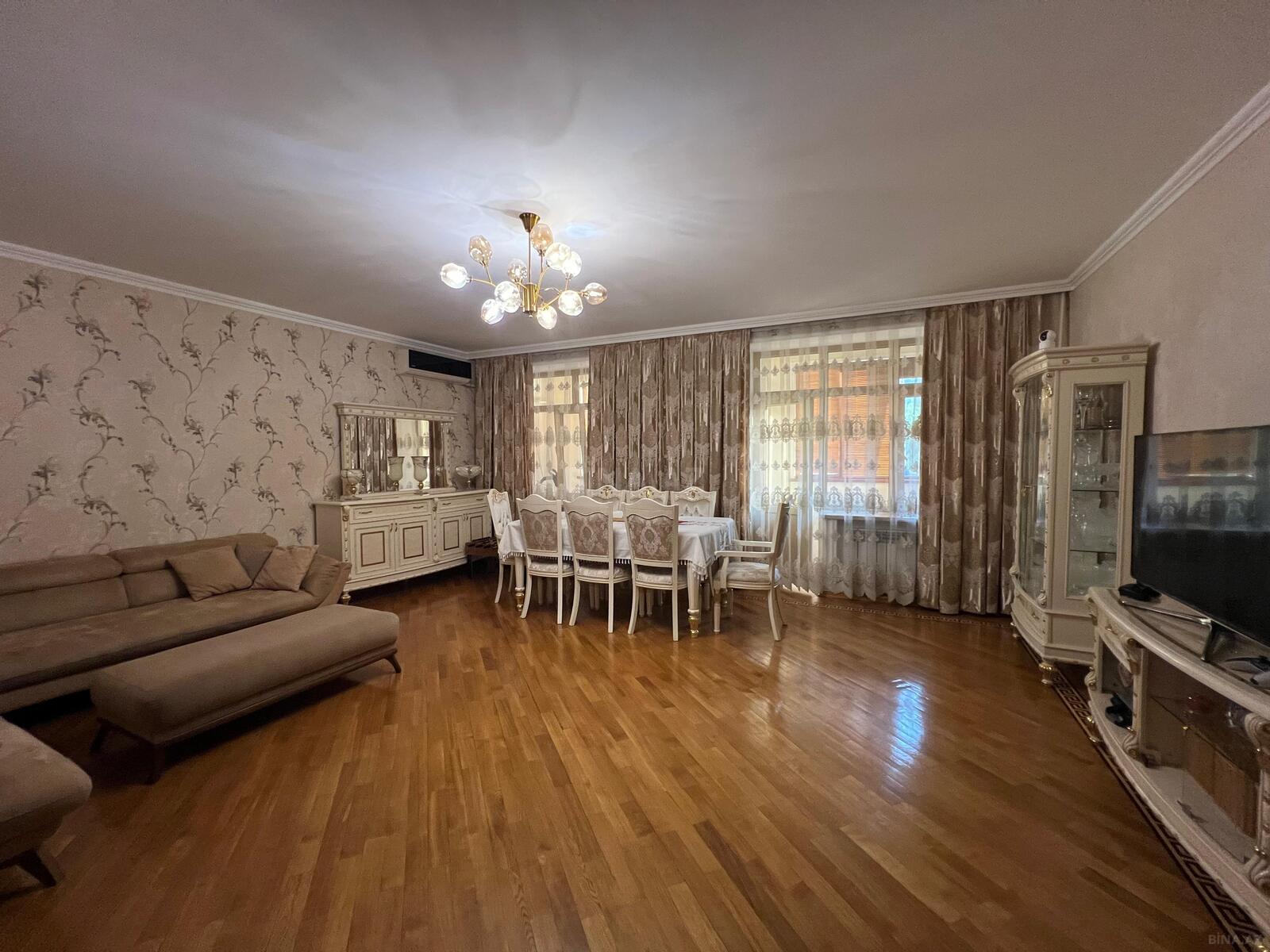 4 otaqlı Köhnə tikili, Bakıxanov q., Bakı