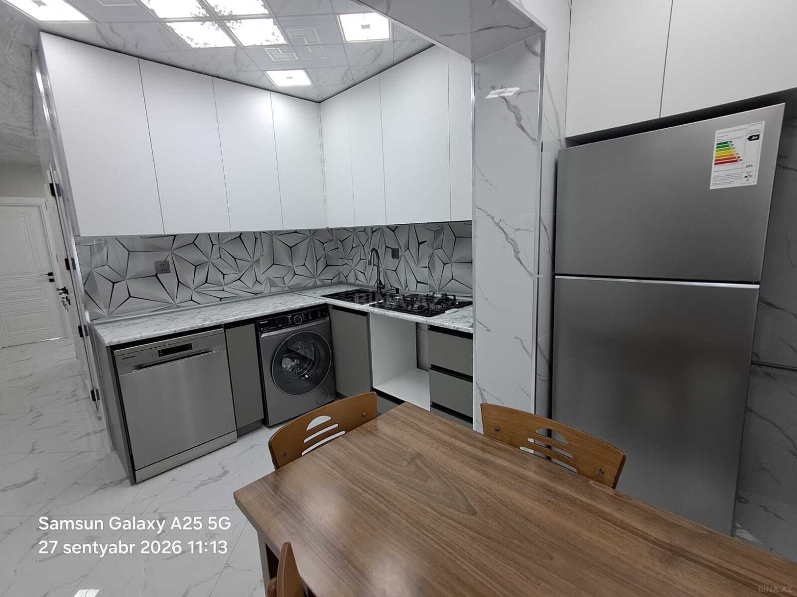 3 otaqlı Köhnə tikili, Bakıxanov q., Bakı