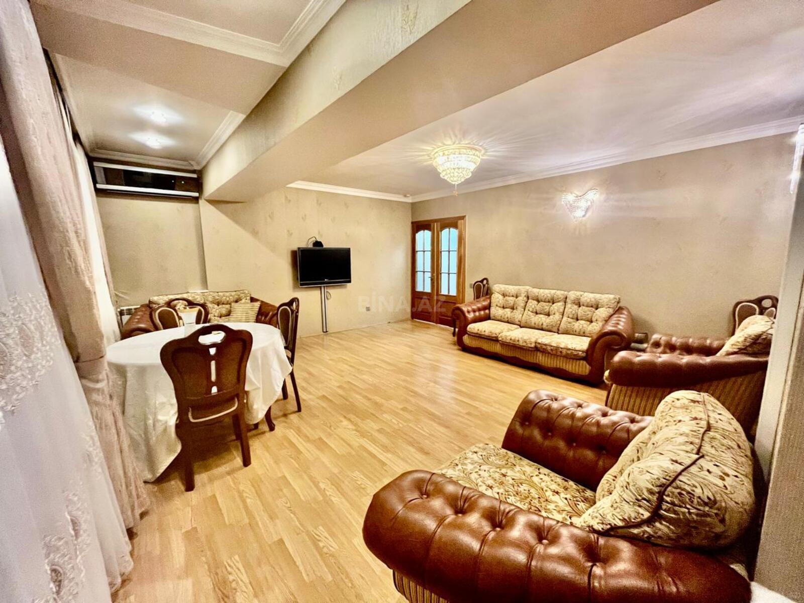 3 otaqlı Köhnə tikili, 28 May m., Bakı