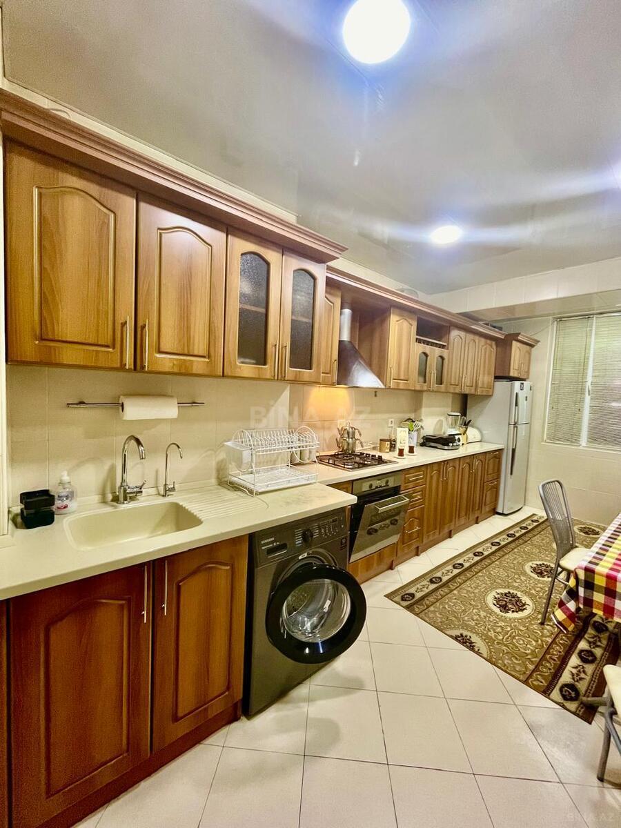 3 otaqlı Köhnə tikili, 28 May m., Bakı