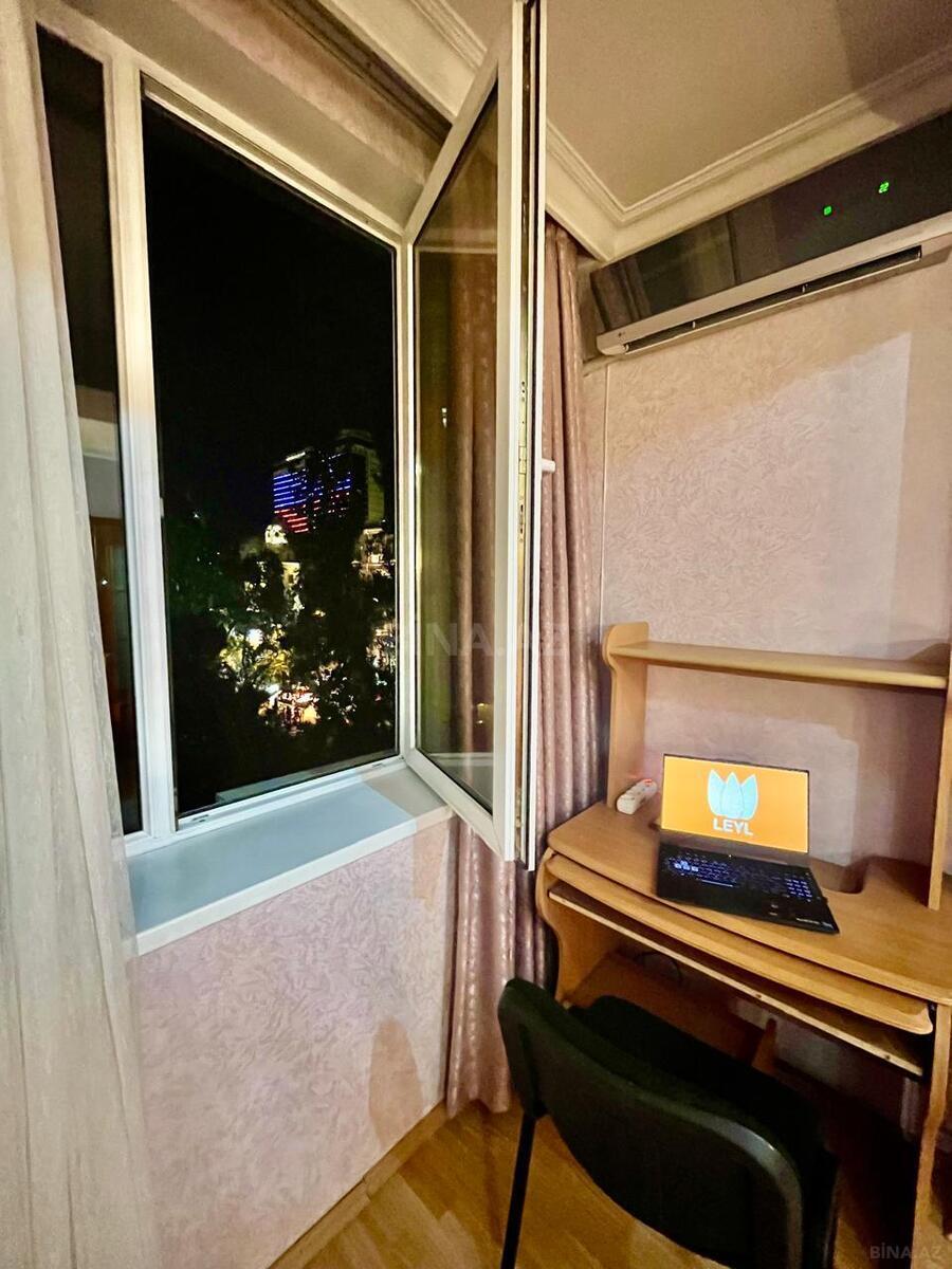 3 otaqlı Köhnə tikili, 28 May m., Bakı