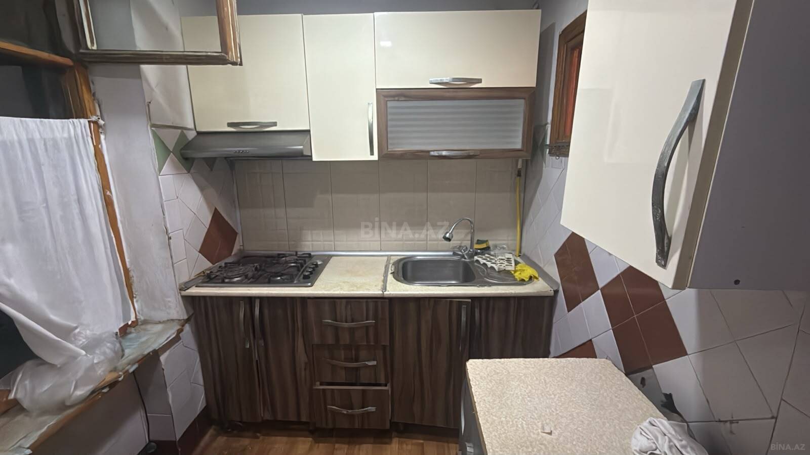 3 otaqlı Köhnə tikili, Qara Qarayev m., Bakı