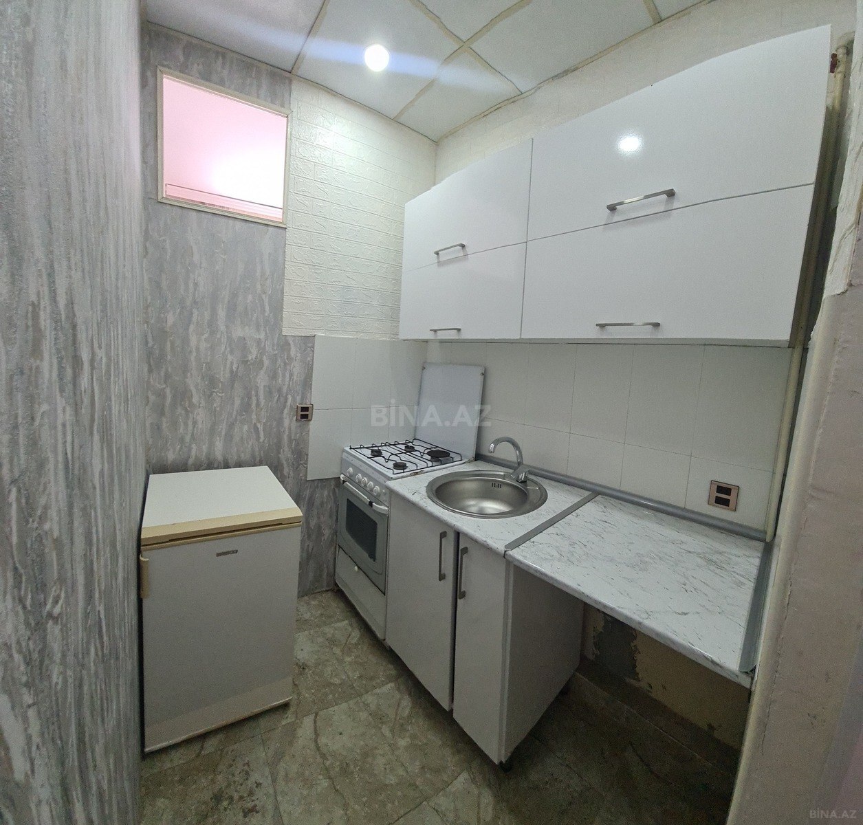 2 otaqlı Köhnə tikili, Memar Əcəmi m., Bakı