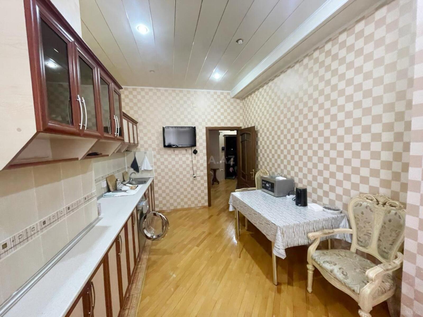 3 otaqlı Yeni tikili, Memar Əcəmi m., Bakı