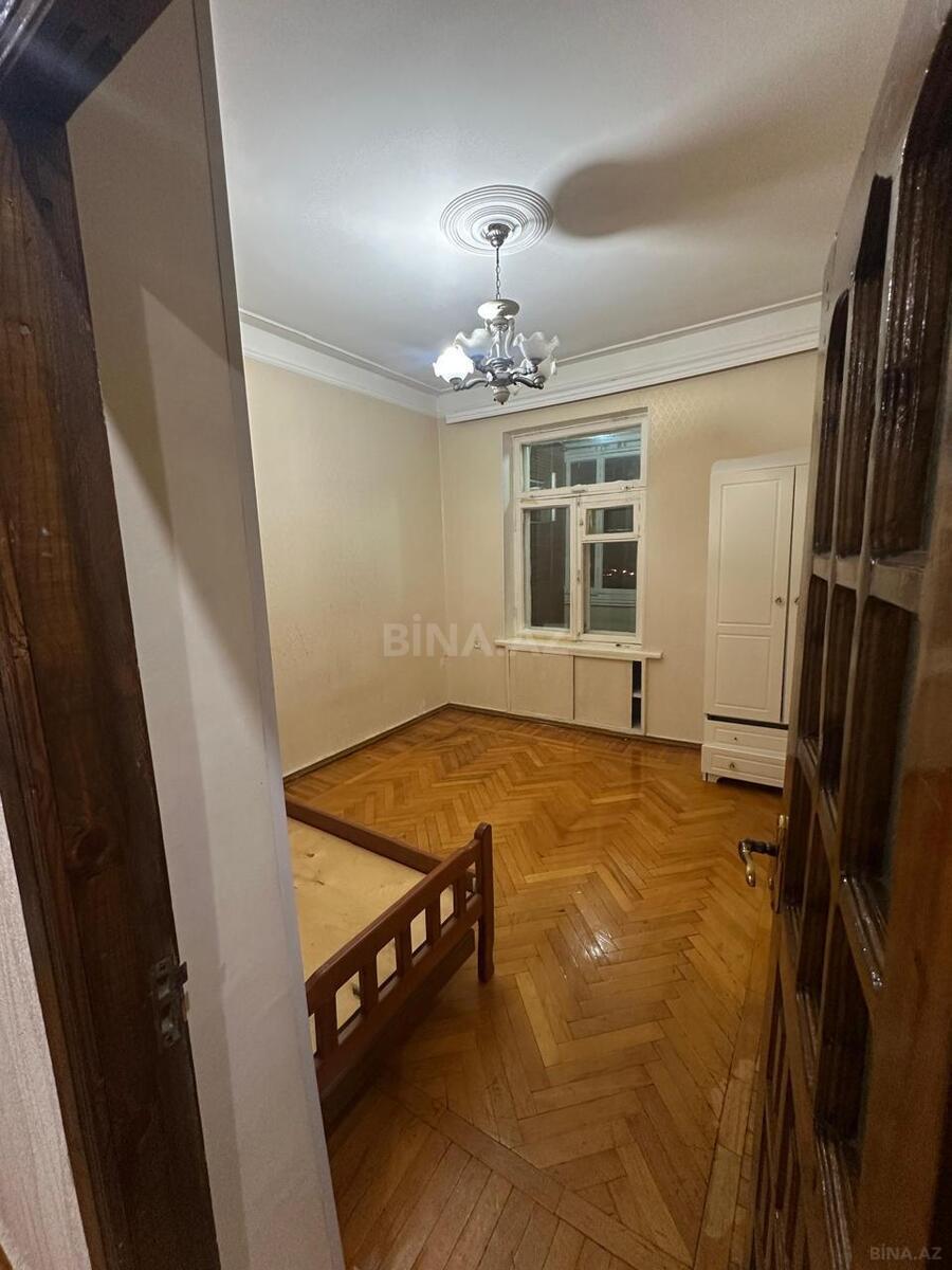 3 otaqlı Köhnə tikili, Neftçilər m., Bakı