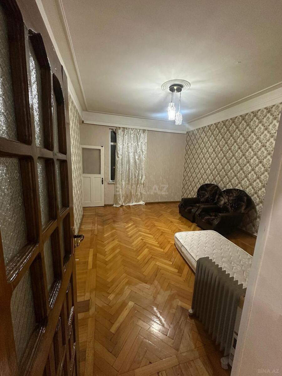 3 otaqlı Köhnə tikili, Neftçilər m., Bakı