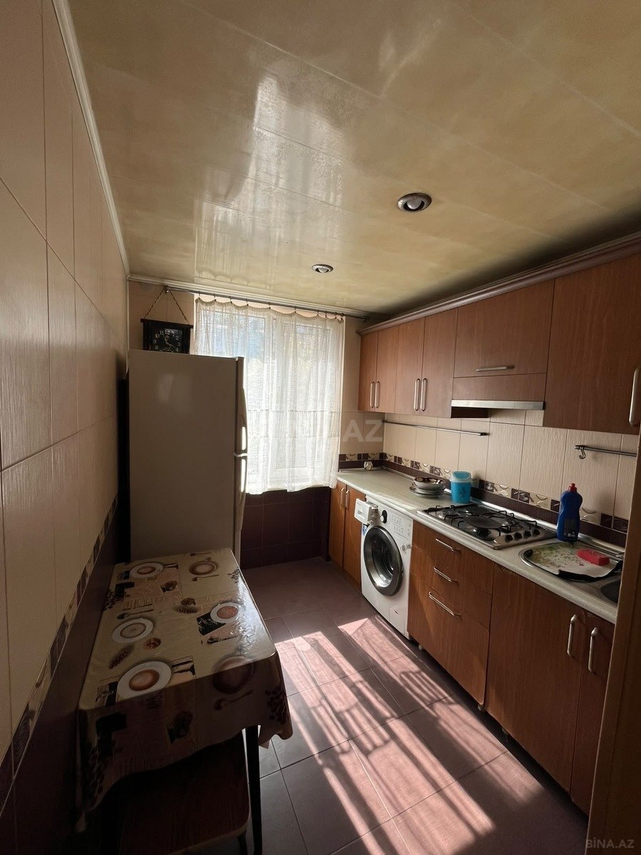 3 otaqlı Köhnə tikili, Elmlər Akademiyası m., Bakı