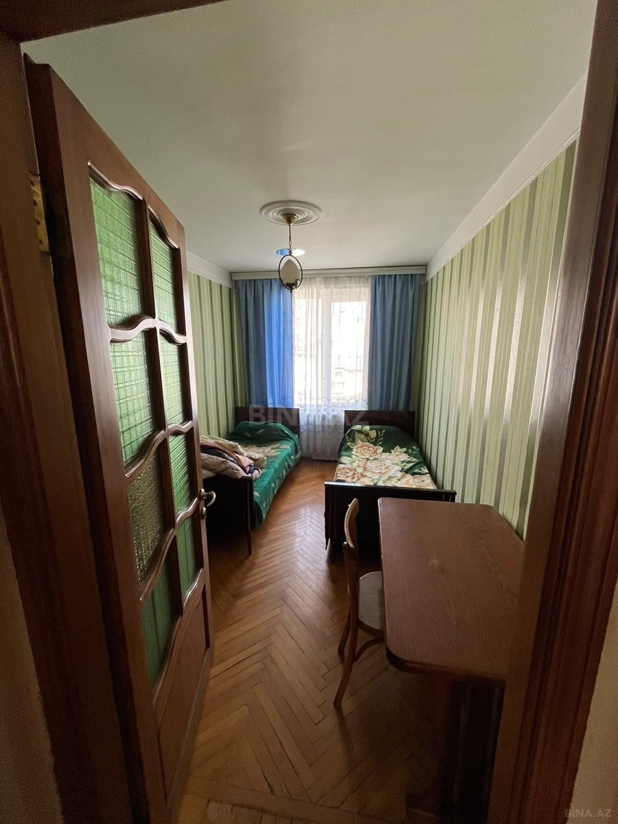 3 otaqlı Köhnə tikili, Elmlər Akademiyası m., Bakı