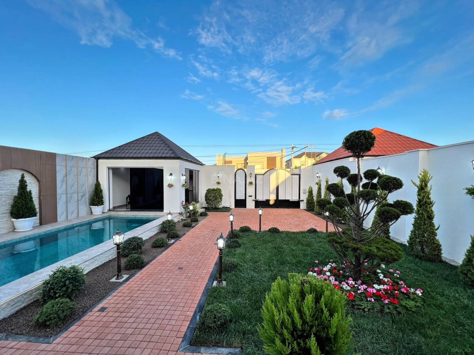 4 otaqlı Həyət evi/Bağ evi, Şüvəlan q., Bakı
