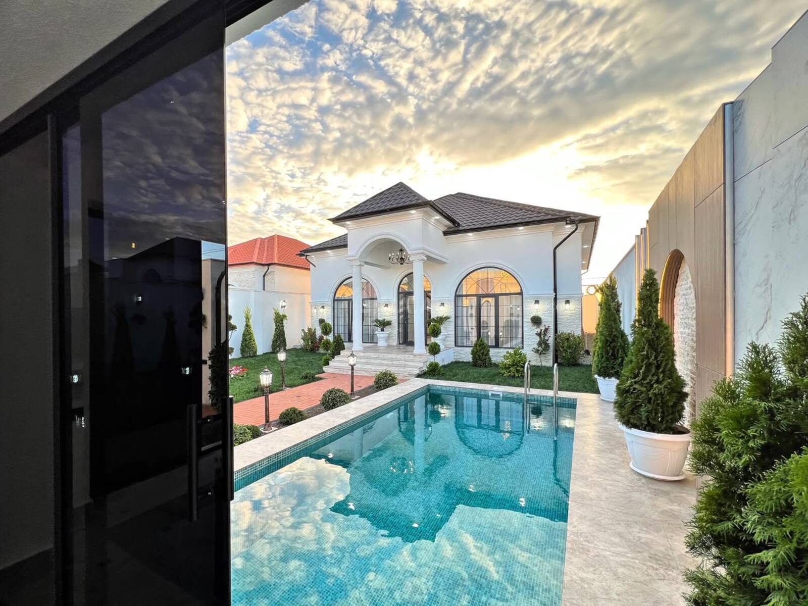 4 otaqlı Həyət evi/Bağ evi, Şüvəlan q., Bakı