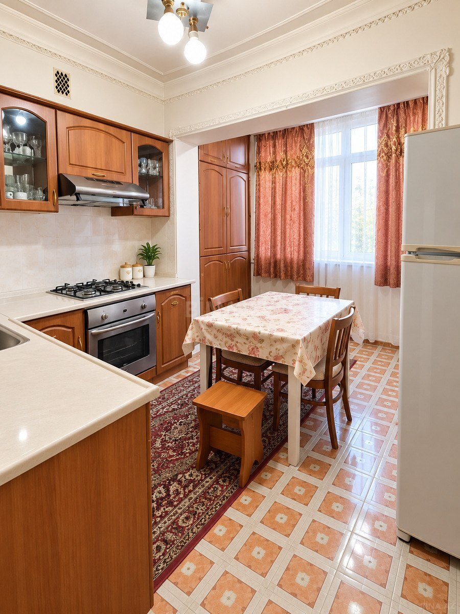 3 otaqlı Köhnə tikili, Nəsimi m., Bakı