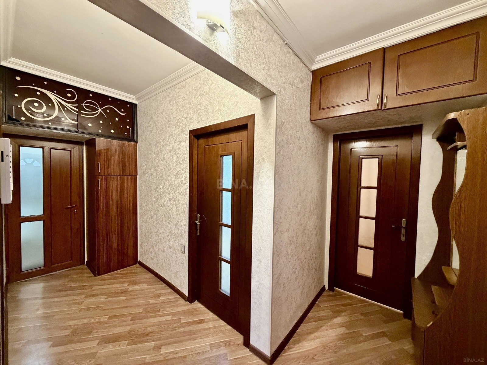 3 otaqlı Köhnə tikili, Xalqlar Dostluğu m., Bakı