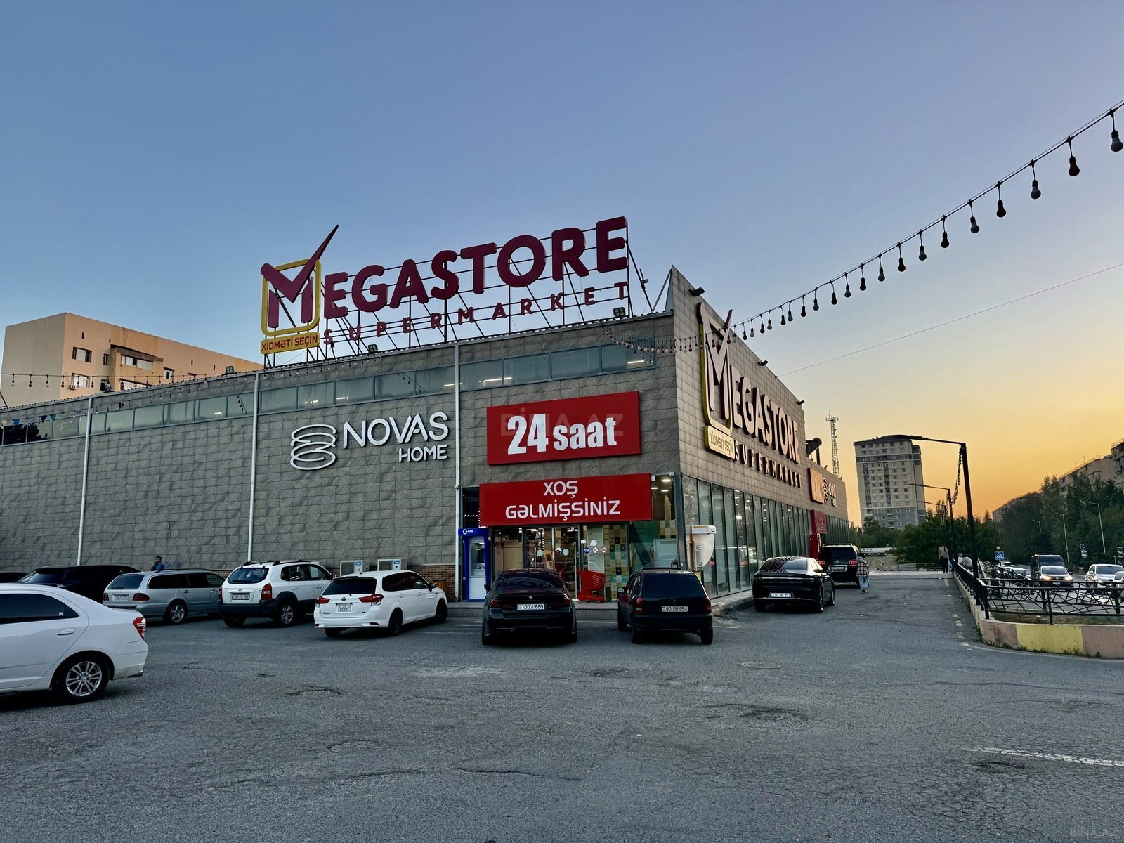 3 otaqlı Köhnə tikili, Xalqlar Dostluğu m., Bakı