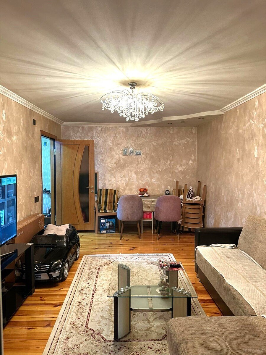 3 otaqlı Köhnə tikili, Elmlər Akademiyası m., Bakı
