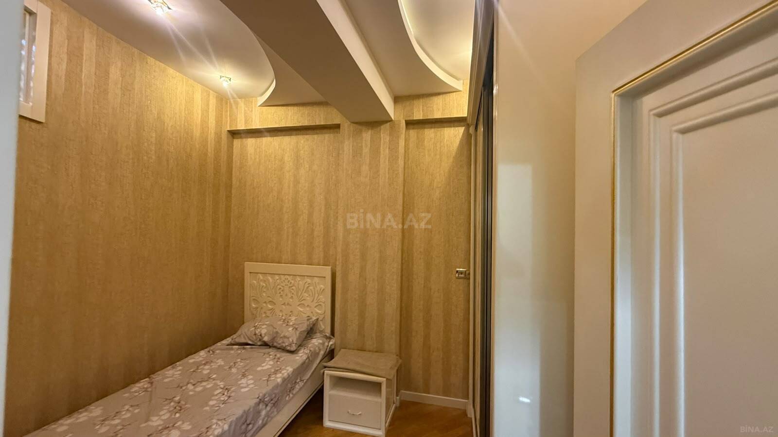 3 otaqlı Yeni tikili, Xırdalan