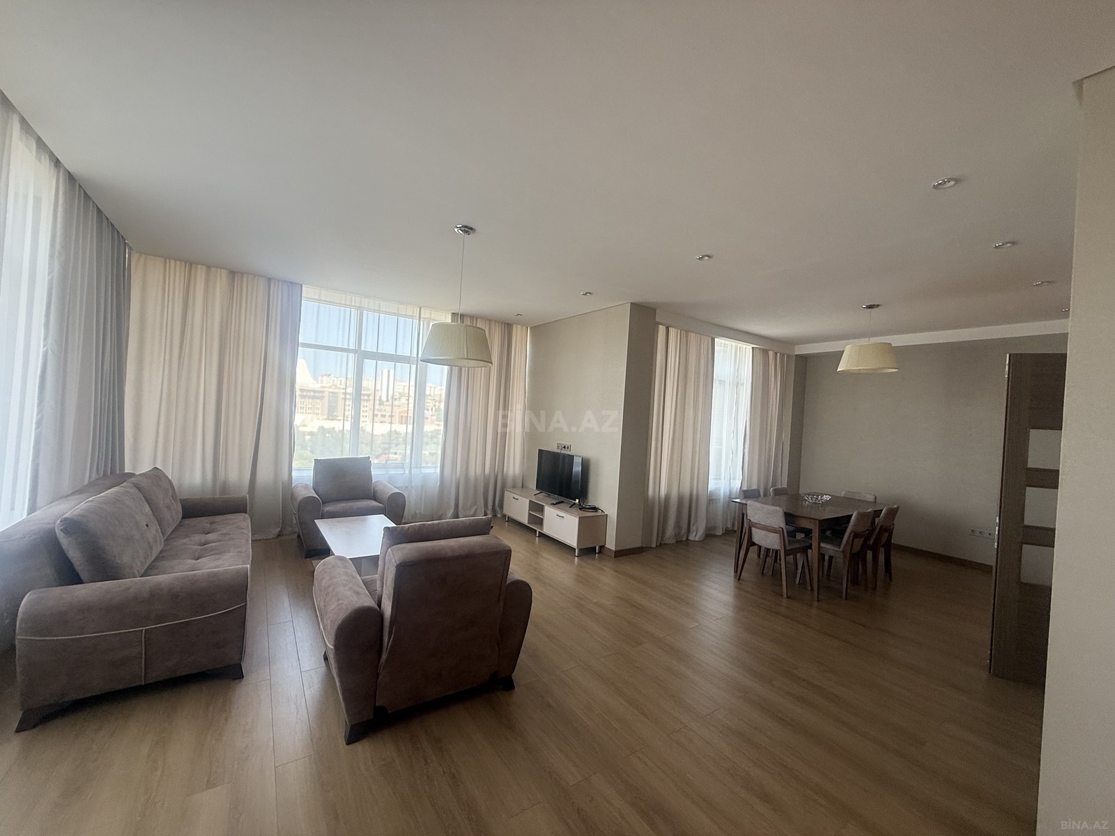4-room apartment for rent, Baku