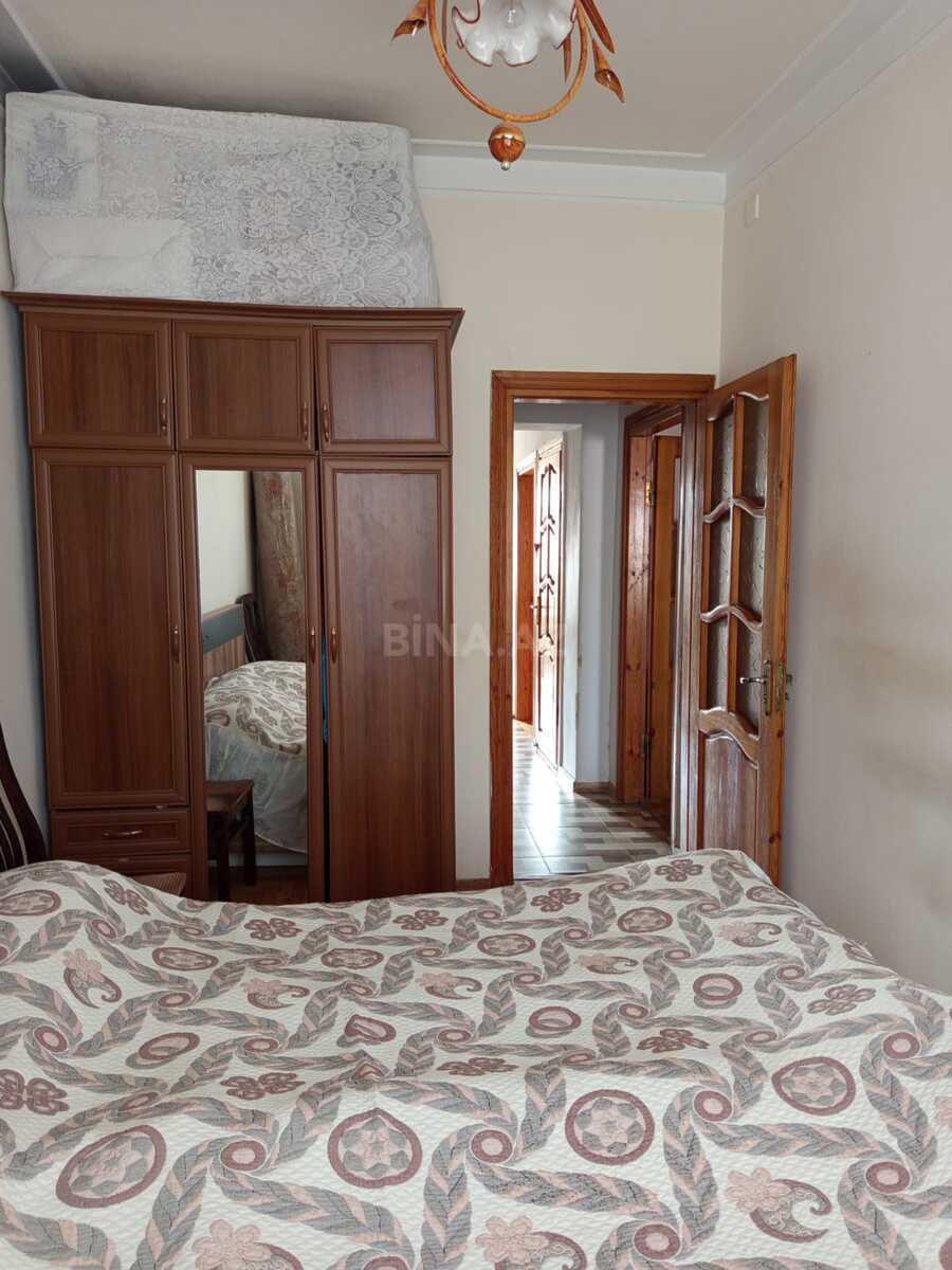 3 otaqlı Köhnə tikili, Xalqlar Dostluğu m., Bakı