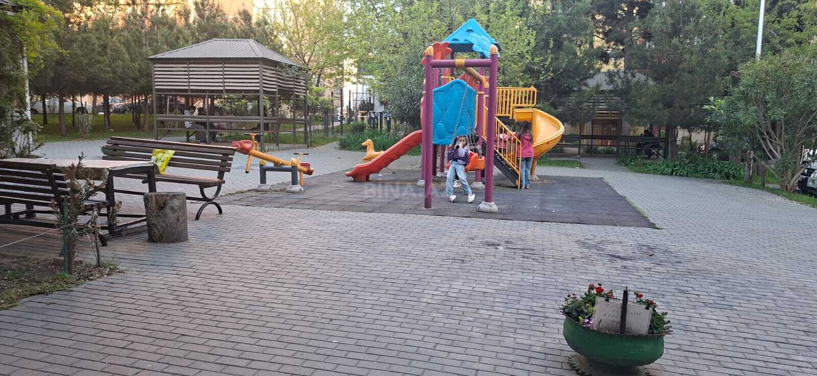 2 otaqlı Köhnə tikili, Xalqlar Dostluğu m., Bakı