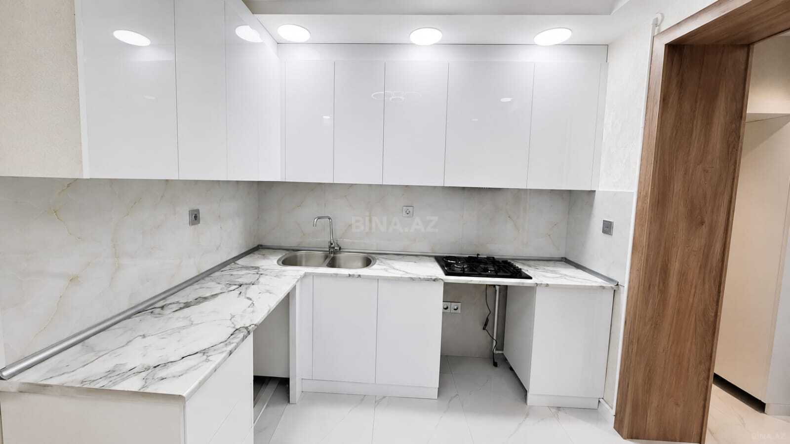 3 otaqlı Köhnə tikili, Xalqlar Dostluğu m., Bakı