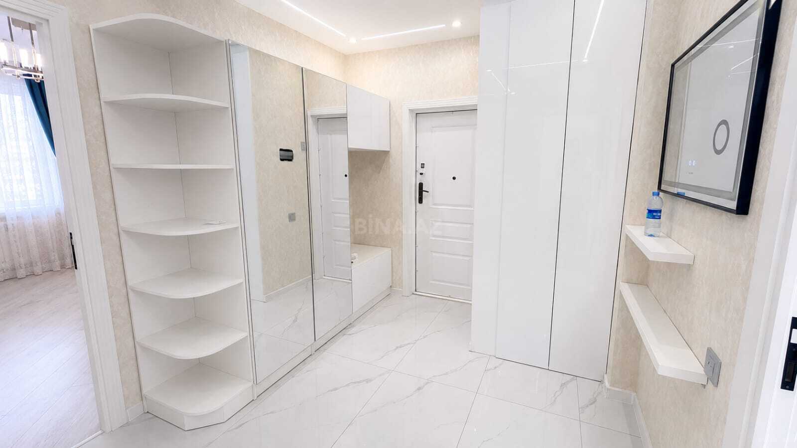 3 otaqlı Köhnə tikili, Xalqlar Dostluğu m., Bakı