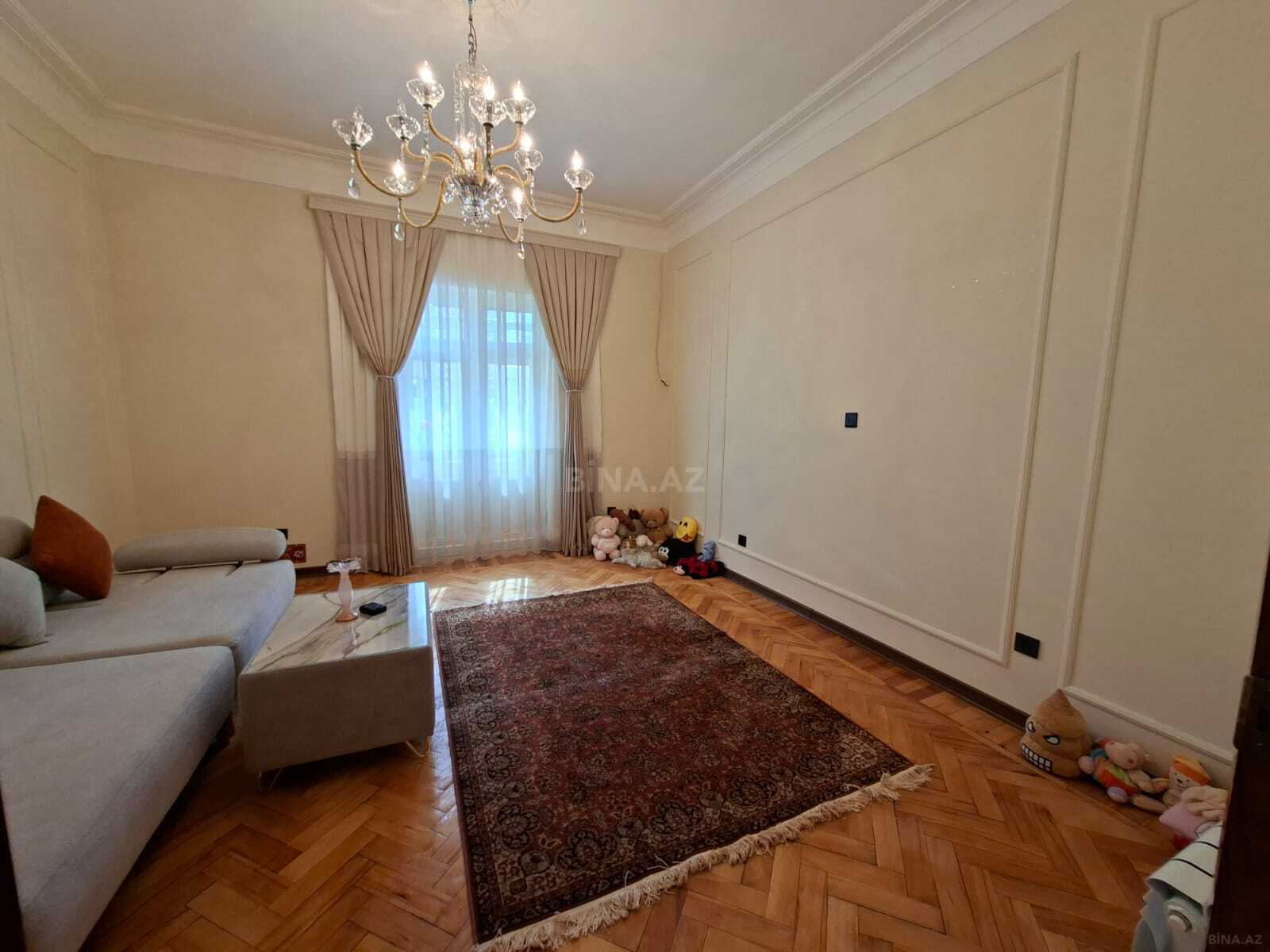 2 otaqlı Köhnə tikili, Nizami m., Bakı