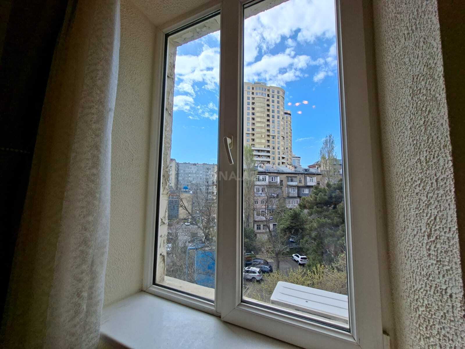 2 otaqlı Köhnə tikili, Nizami m., Bakı