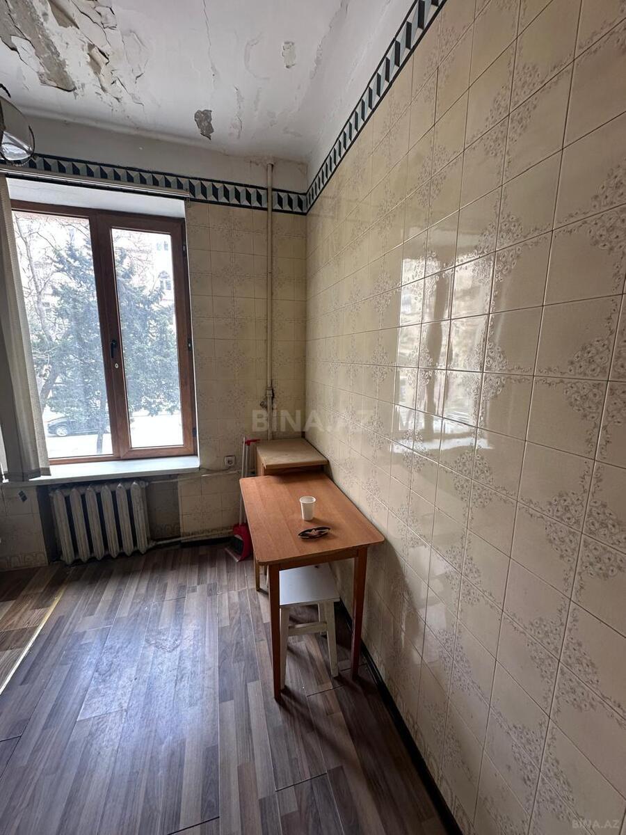 3 otaqlı Köhnə tikili, Elmlər Akademiyası m., Bakı