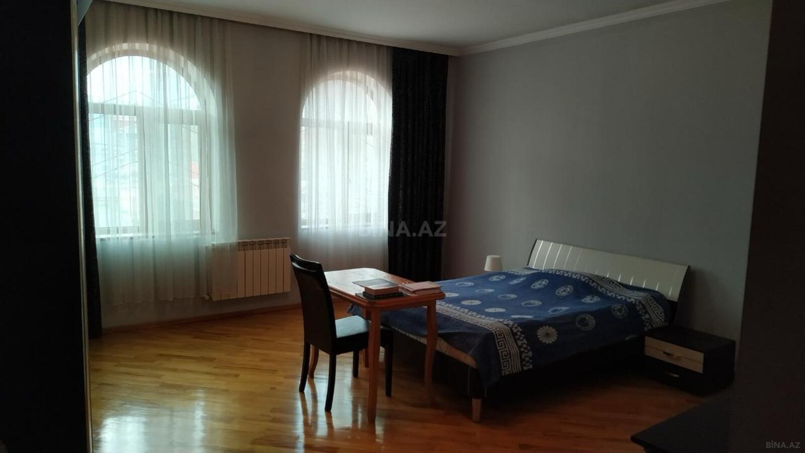 8 otaqlı Həyət evi/Bağ evi, Qaraçuxur q., Bakı