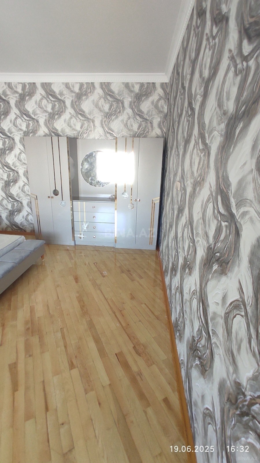 3 otaqlı Köhnə tikili, 20 Yanvar m., Bakı