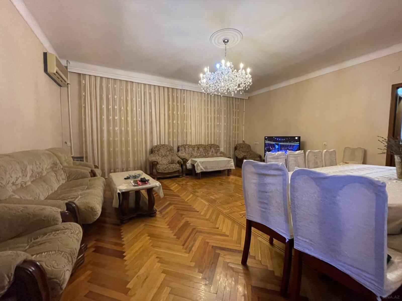 5 otaqlı Köhnə tikili, Elmlər Akademiyası m., Bakı