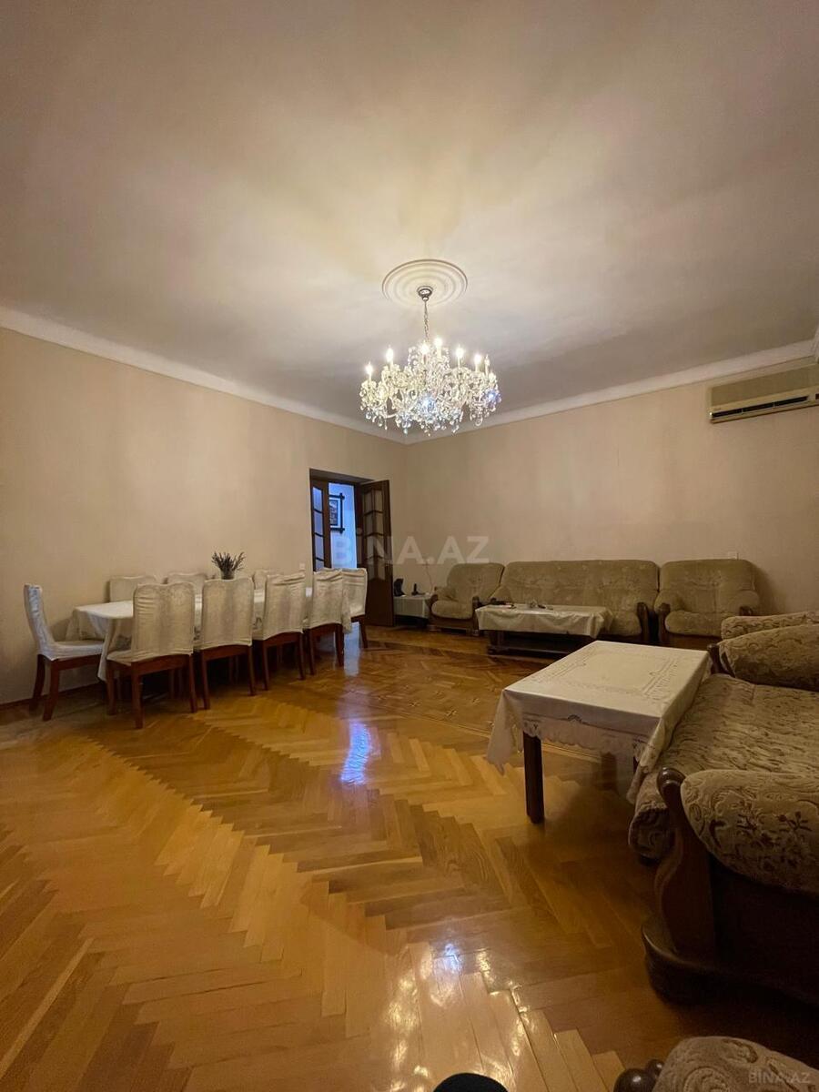 5 otaqlı Köhnə tikili, Elmlər Akademiyası m., Bakı