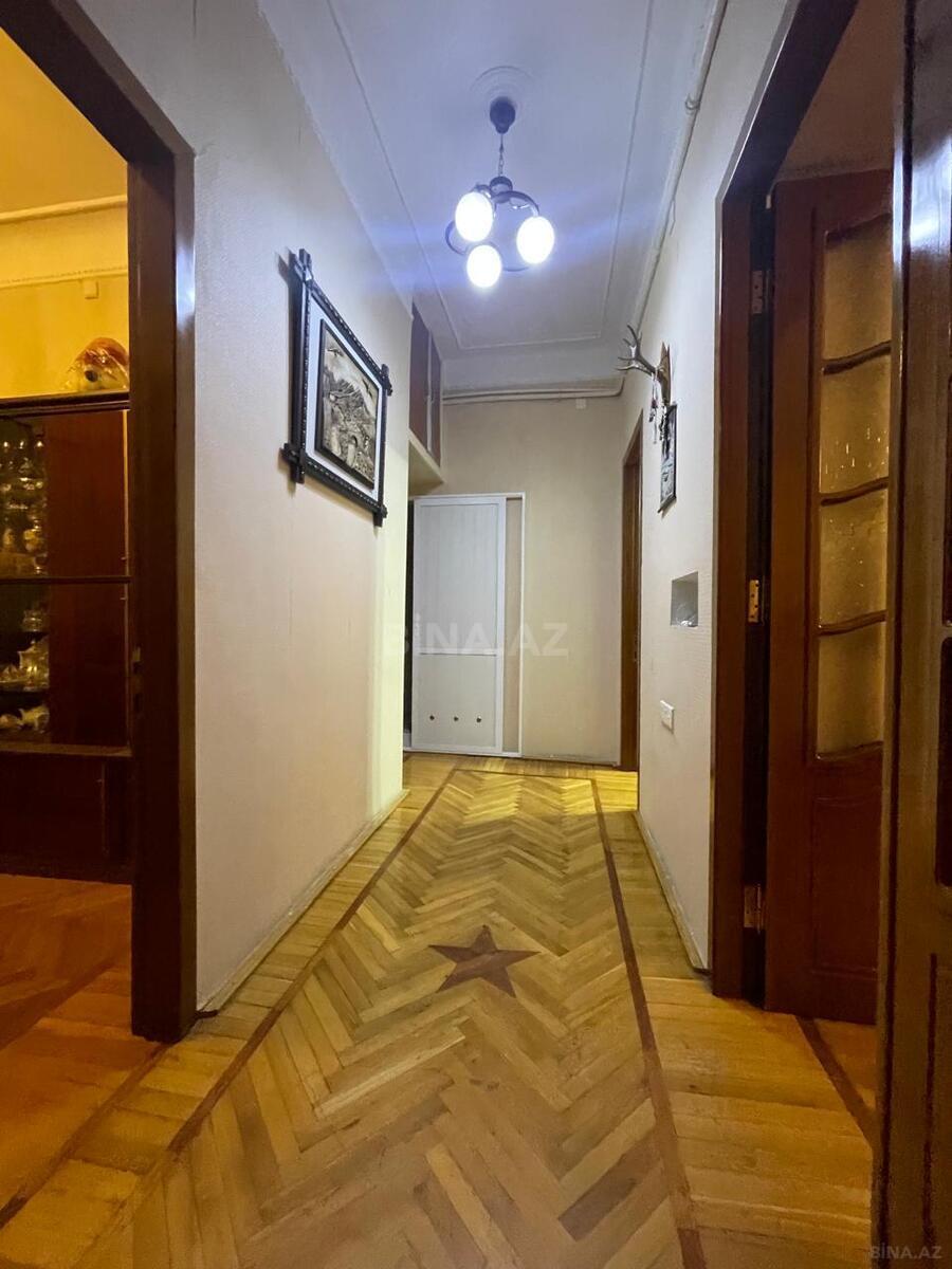 5 otaqlı Köhnə tikili, Elmlər Akademiyası m., Bakı