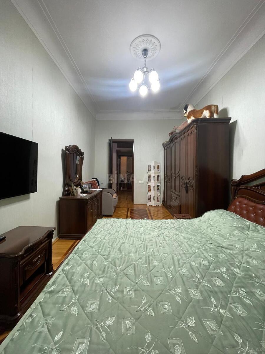 5 otaqlı Köhnə tikili, Elmlər Akademiyası m., Bakı