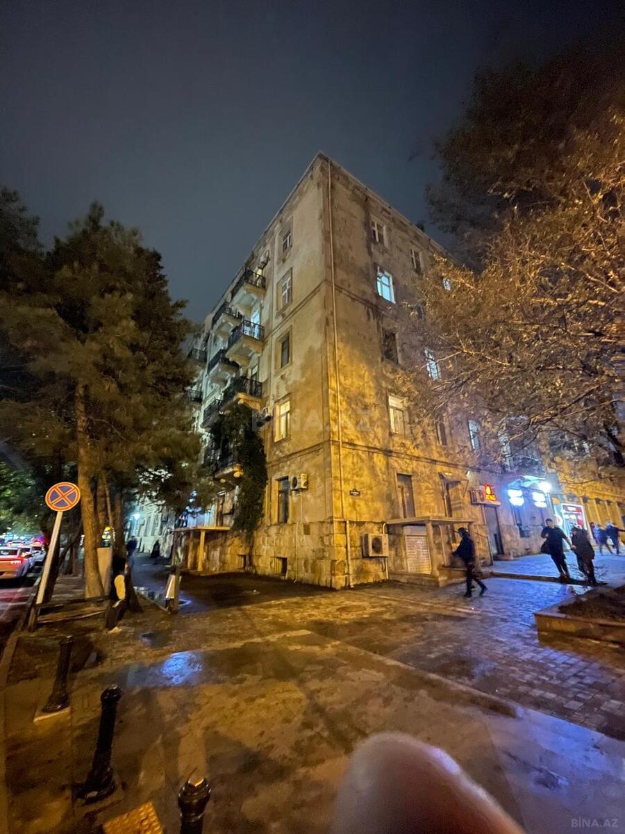 5 otaqlı Köhnə tikili, Elmlər Akademiyası m., Bakı