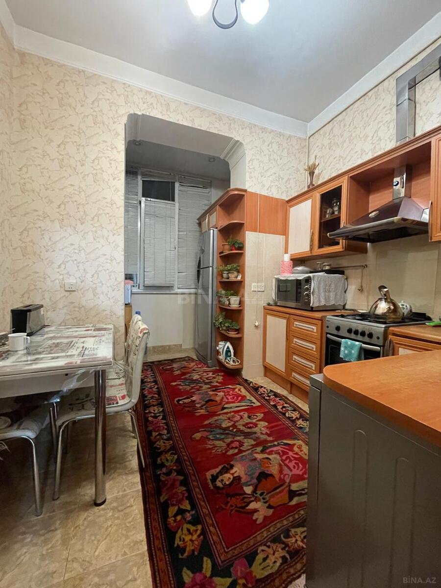 5 otaqlı Köhnə tikili, Elmlər Akademiyası m., Bakı