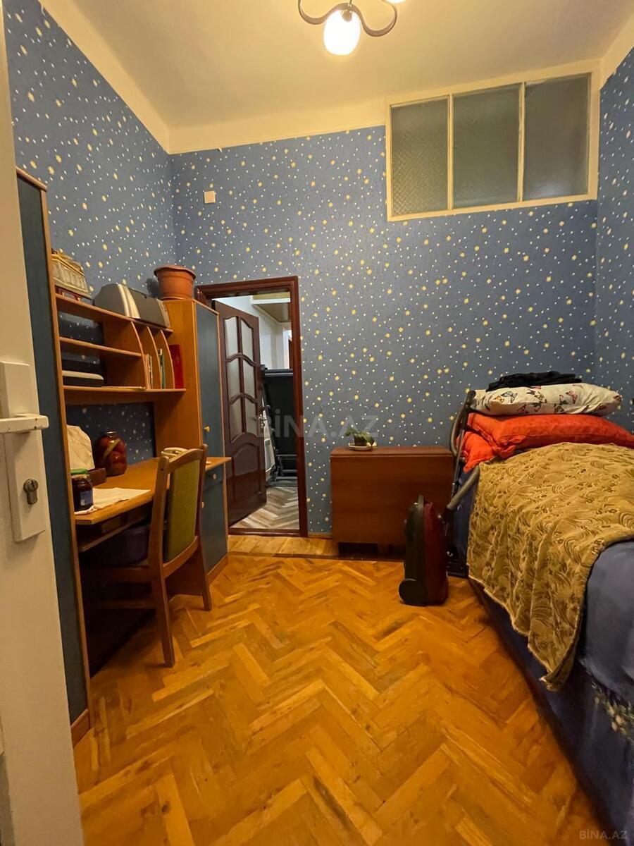 5 otaqlı Köhnə tikili, Elmlər Akademiyası m., Bakı